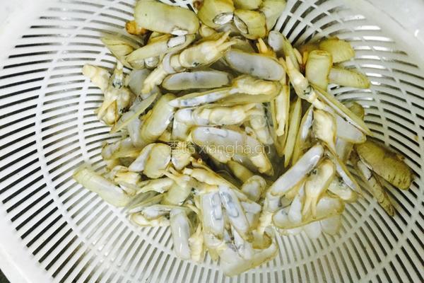 葱油鲜蛏九节虾的做法图解1