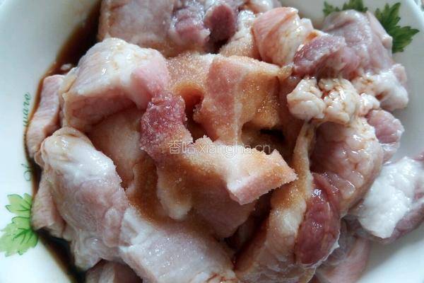 黄花菜炖滑肉的做法图解2
