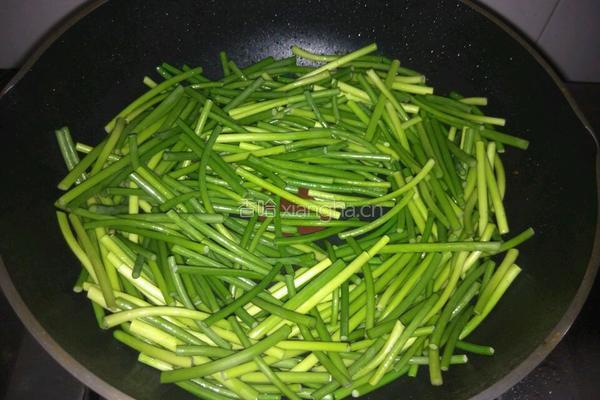 蒜苔炒鸡胗的做法图解7