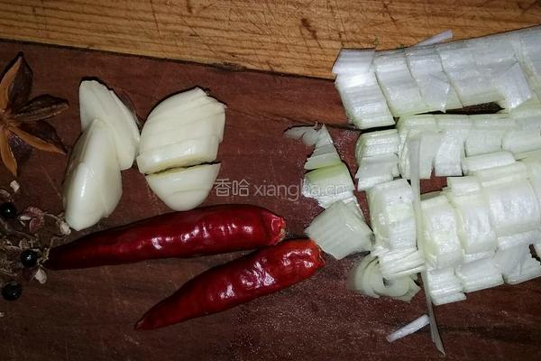 手撕包菜炒粉条的做法图解2