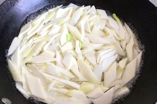 茭白辣炒肉丝的做法图解5