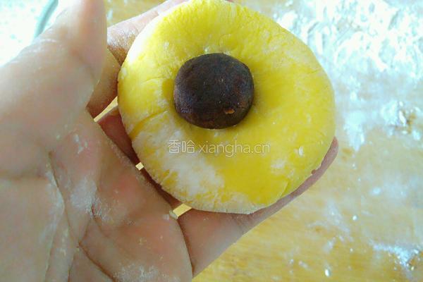 南瓜豆沙芝麻饼的做法图解7