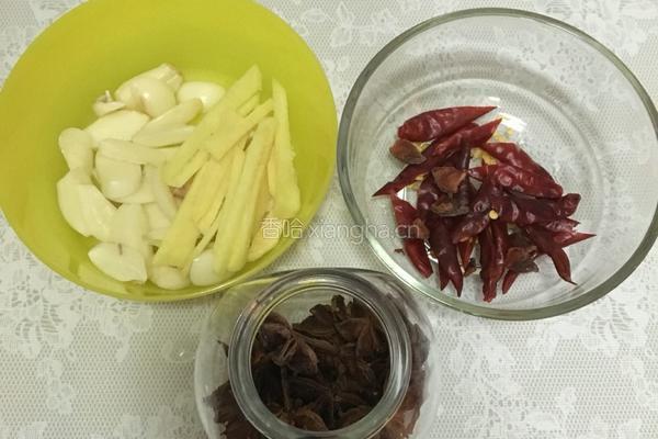 酸辣甜黄瓜的做法图解3