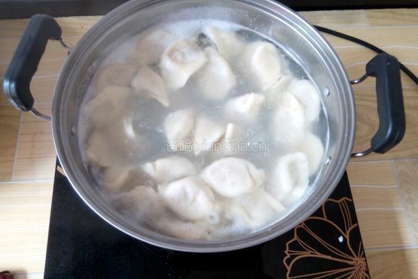 煎水饺的做法图解1
