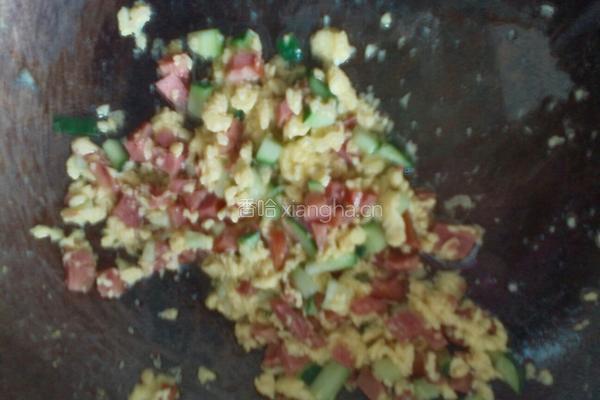 黄瓜火腿鸡蛋炒饭的做法图解5