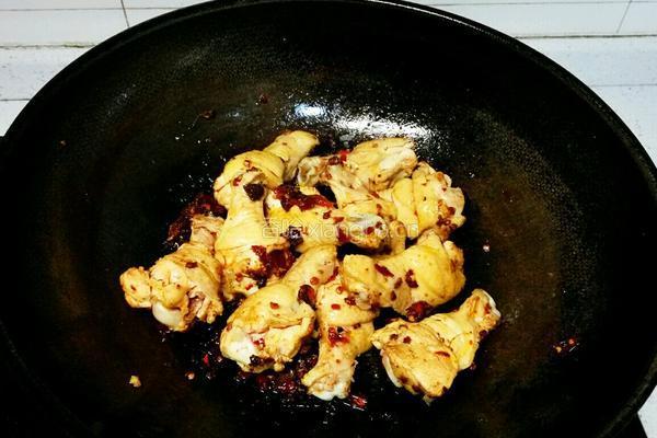 香菇烧鸡翅根的做法图解10