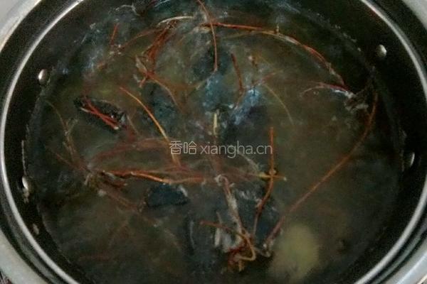 鸡骨草灵芝瘦肉汤的做法图解6