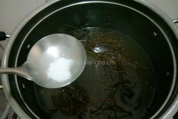 鸡骨草灵芝瘦肉汤的做法图解8