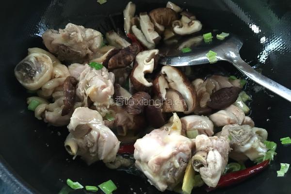 香菇炖鸡的做法图解9