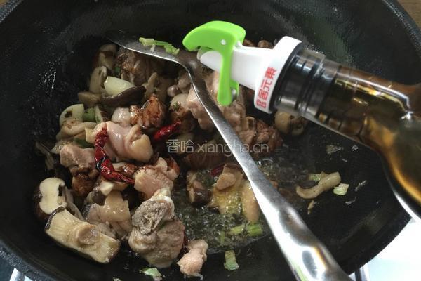香菇炖鸡的做法图解11