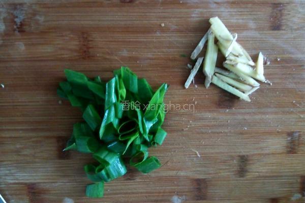 炖土豆窝瓜豆角的做法图解3