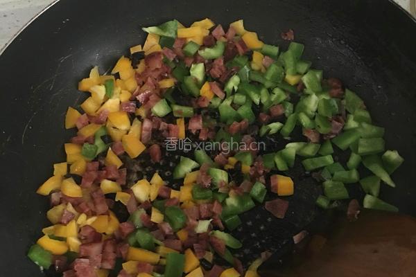香肠炒饭的做法图解4