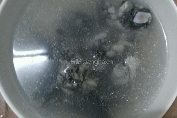 虫草西洋参乌鸡汤的做法图解1