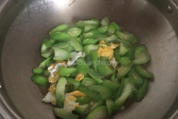 鸭蛋炒丝瓜的做法图解4