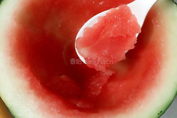 冰镇西瓜汁的做法图解1