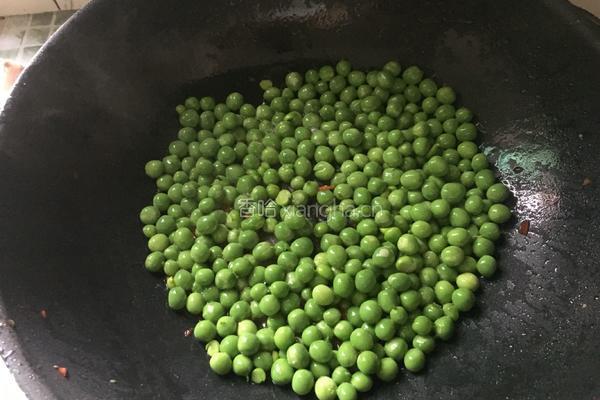 红辣椒炒豌豆肉末的做法图解6