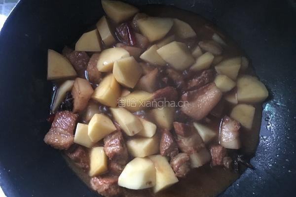 土豆焖五花肉的做法图解9