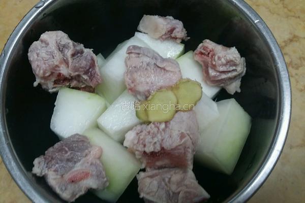 冬瓜干贝排骨汤的做法图解4