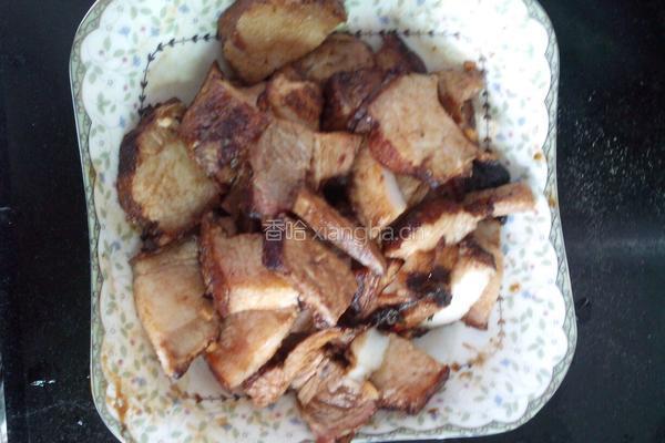 土豆蒜子烧扣肉的做法图解1