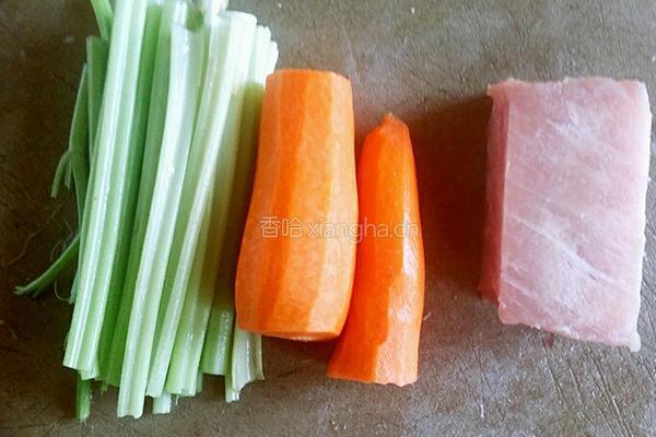 炒三丁的做法图解1