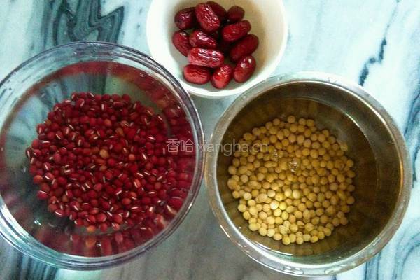红豆红枣豆浆的做法图解1