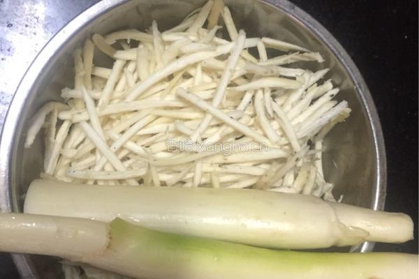 凉拌茭白的做法图解1