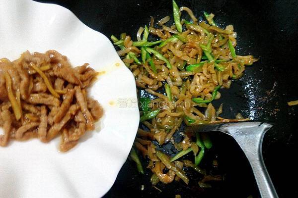 肉丝青椒炒榨菜的做法图解7