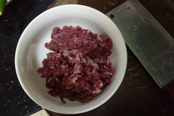 青椒牛肉的做法图解1