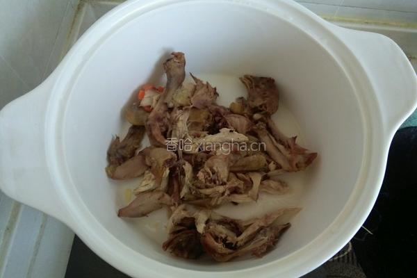 沙锅煲土豆块咖喱鸡汤的做法图解1