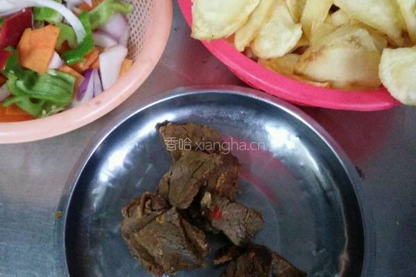 土豆烧牛肉拌面的做法图解5