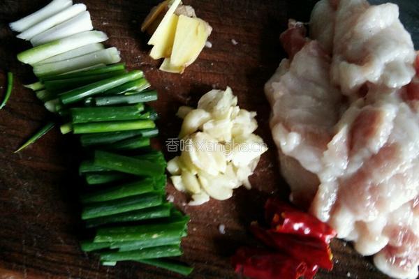 五花肉炒豇豆的做法图解2