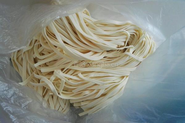 西红柿鸡蛋打卤面的做法图解1