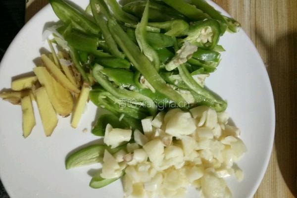 蒜苔炒肉片的做法图解3