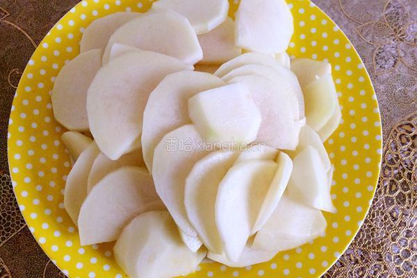 辣白菜炒土豆片的做法图解2