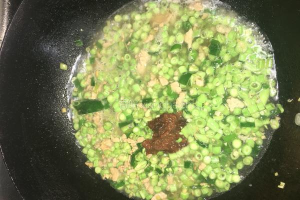 豆酱肉末炒豆角的做法图解6
