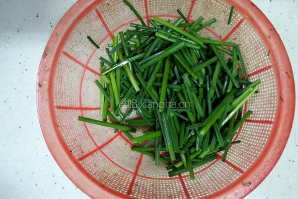 韭菜苔酱丝炒肉丝的做法图解1