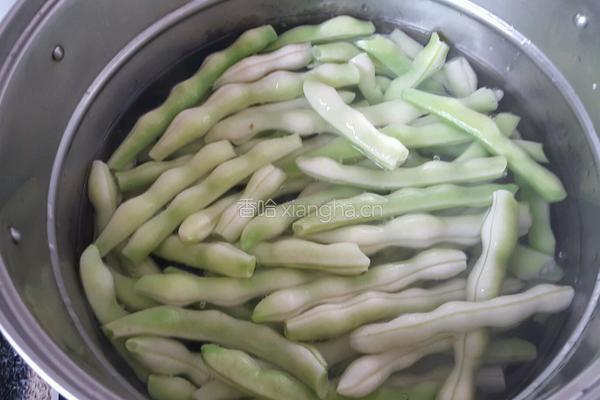 芸豆肉馅饺子的做法图解2