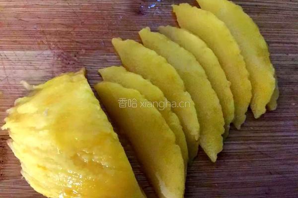 芒果玫瑰花的做法图解2