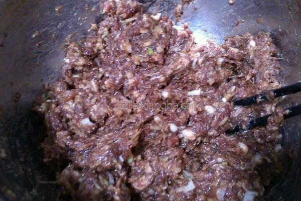 猪肉茴香馅包子的做法图解3