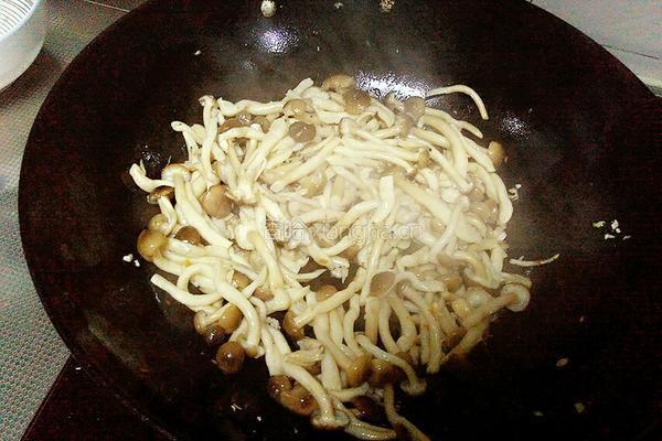 清炒蟹味菇的做法图解6