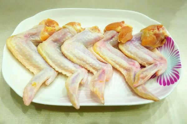 麻辣鸡翅的做法图解1