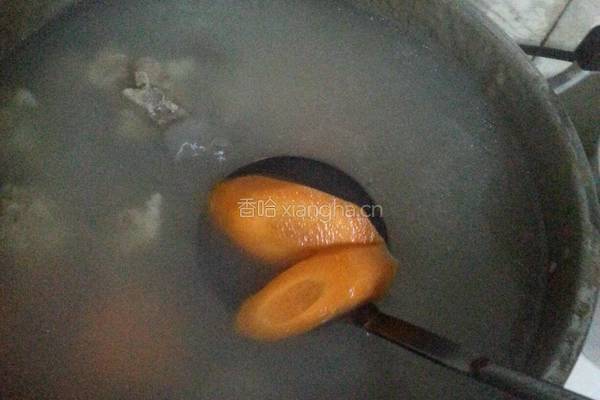 马蹄玉米红萝卜大骨汤的做法图解4