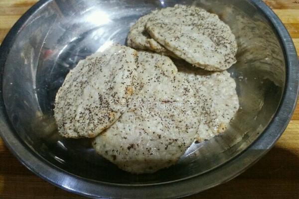土豆片汉堡扒田园沙拉的做法图解2