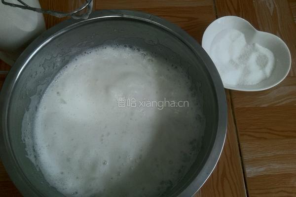 蔓越莓中空戚风的做法图解7