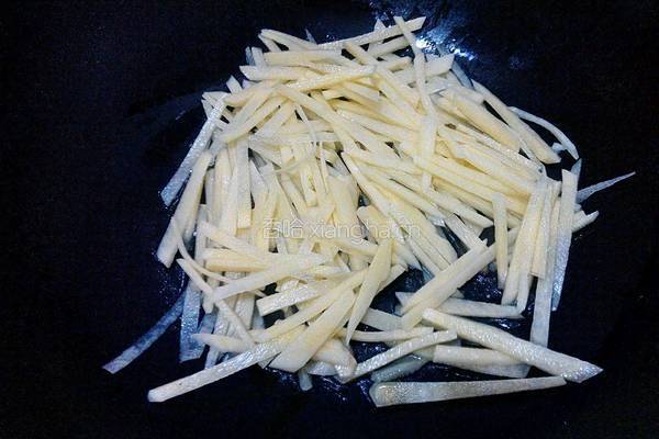 芹菜炒土豆丝的做法图解3
