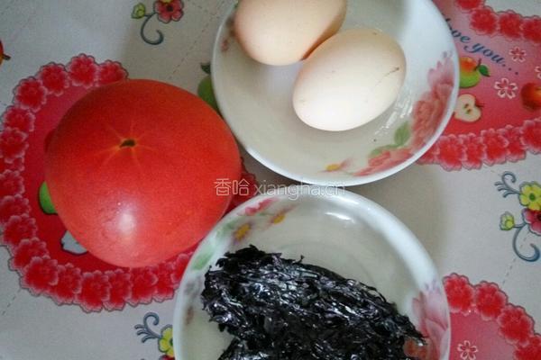 呛锅番茄紫菜蛋花汤的做法图解1