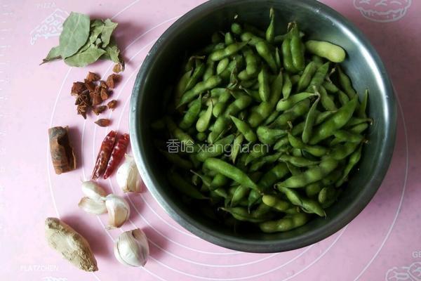 烀毛豆的做法图解1