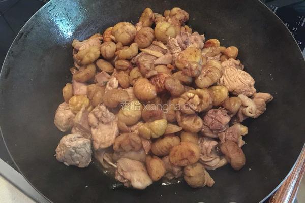 板栗烧鸡的做法图解4