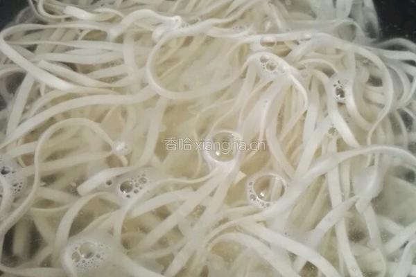 香菇鸡蛋打卤面的做法图解2