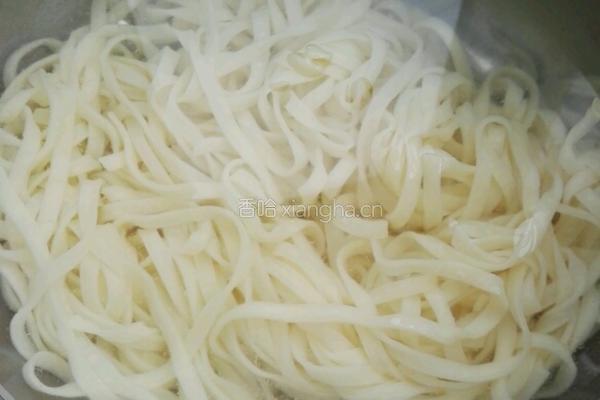 香菇鸡蛋打卤面的做法图解3
